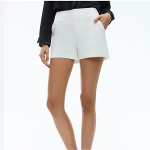 NWT $198 Alice   Olivia Cady white shorts- Size 4
