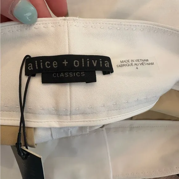 NWT $198 Alice   Olivia Cady white shorts- Size 4