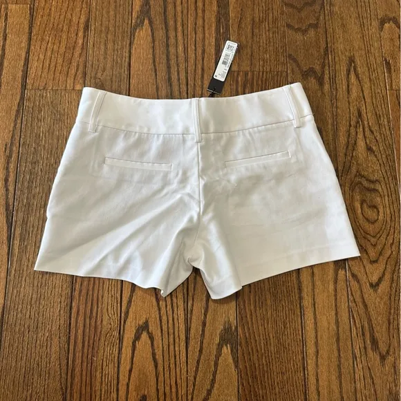 NWT $198 Alice   Olivia Cady white shorts- Size 4