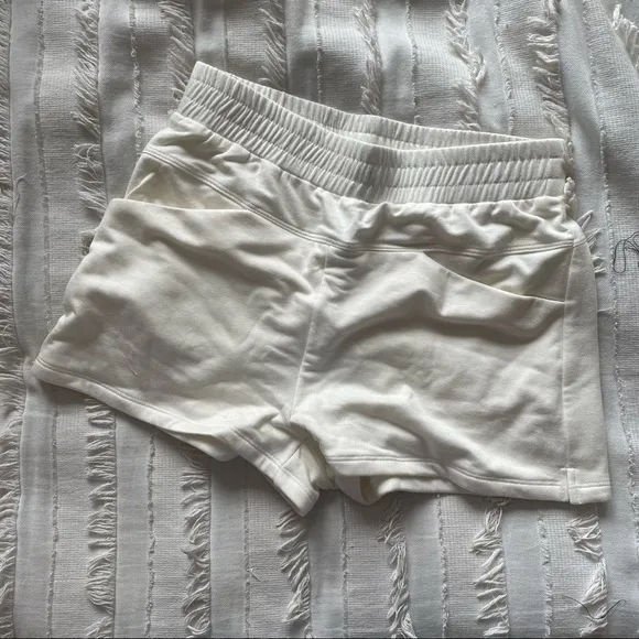 NWT $95 Alala Plie Short Size Small in Bone White Shorts Size Small