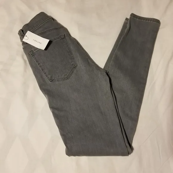 NWT J. Brand Jeans Neutral Size 26