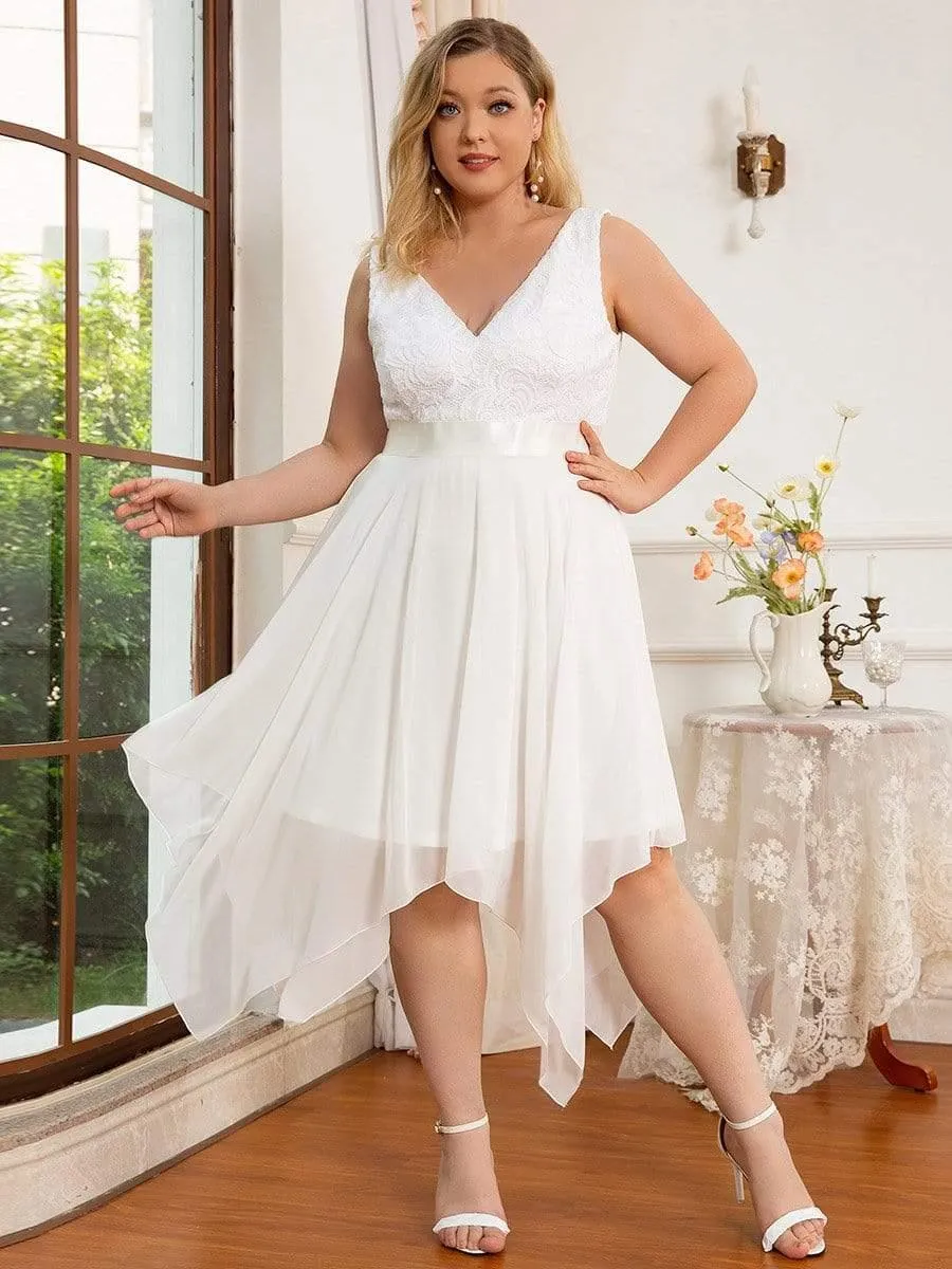 Robe de demoiselle d'honneur en dentelle et en mousseline de soie à col en V de grande taille