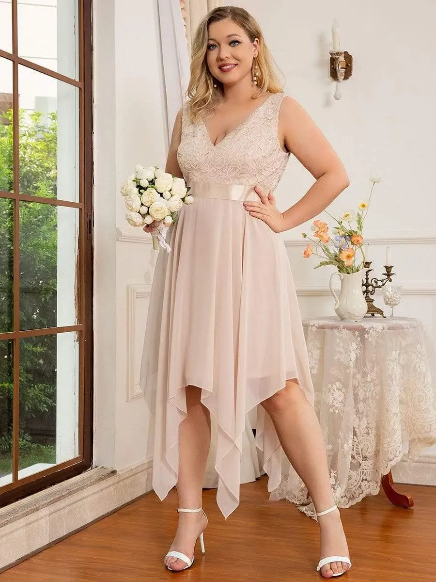 Robe de demoiselle d'honneur en dentelle et en mousseline de soie à col en V de grande taille
