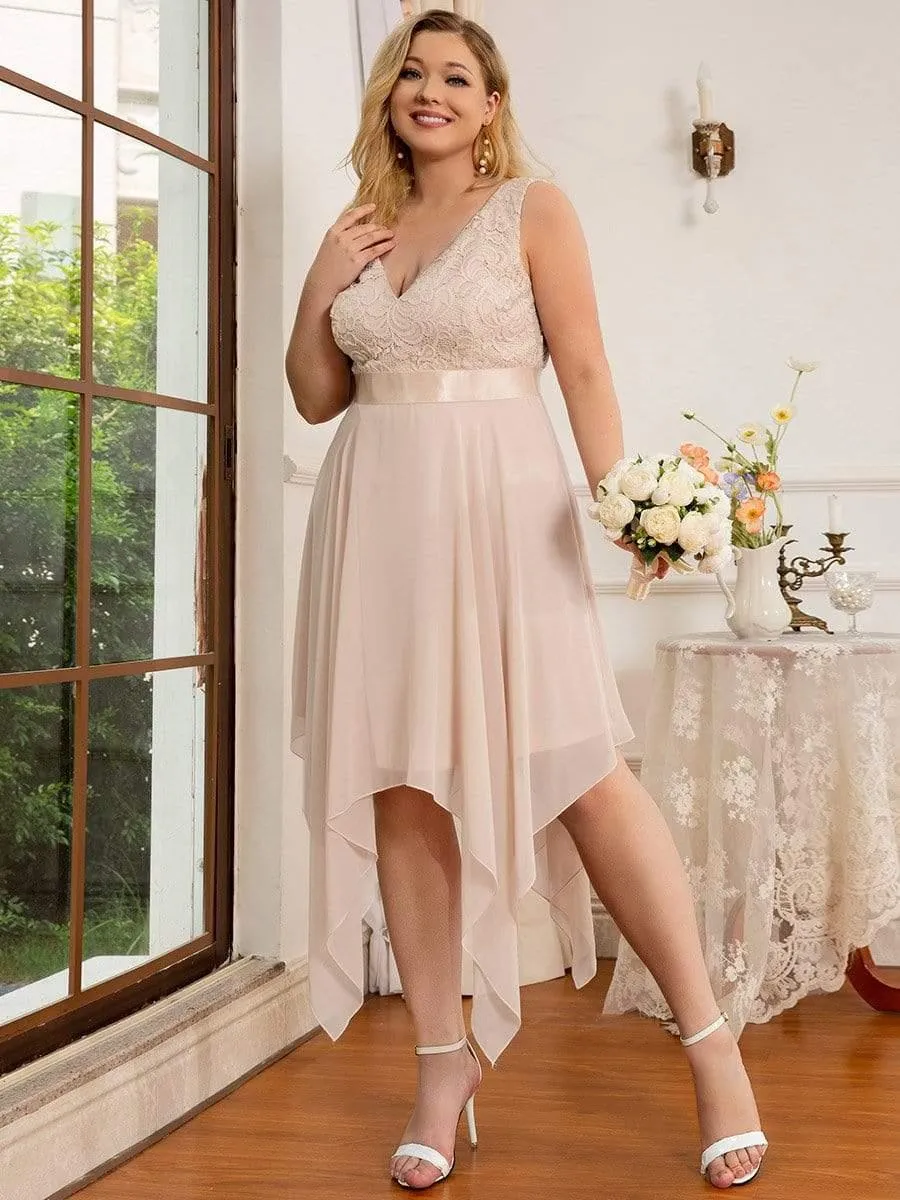 Robe de demoiselle d'honneur en dentelle et en mousseline de soie à col en V de grande taille