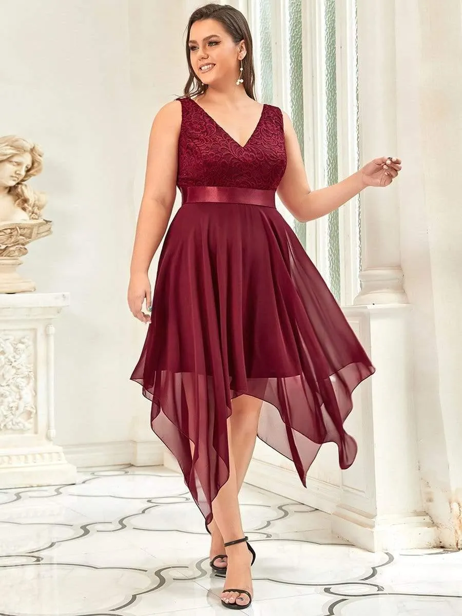 Robe de demoiselle d'honneur en dentelle et en mousseline de soie à col en V de grande taille