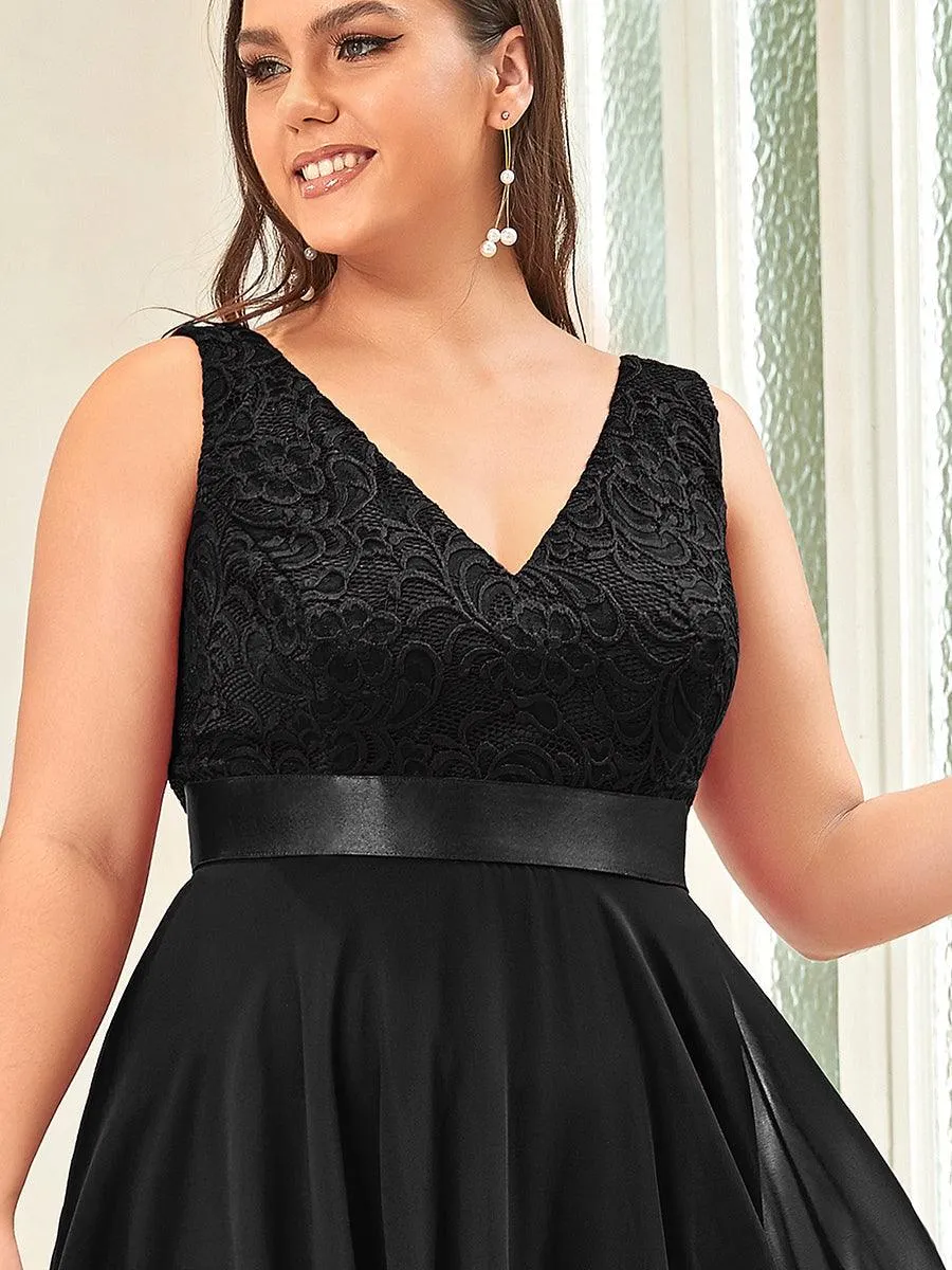 Robe de demoiselle d'honneur en dentelle et en mousseline de soie à col en V de grande taille