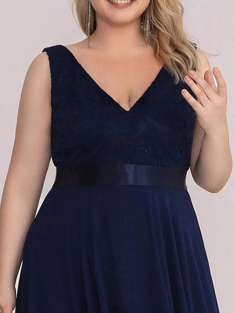 Robe de demoiselle d'honneur en dentelle et en mousseline de soie à col en V de grande taille