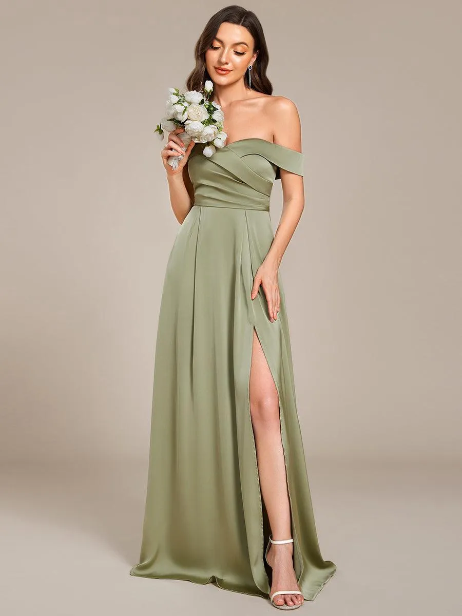 Robe de demoiselle d'honneur en satin à épaules dénudées et à lacets dans le dos