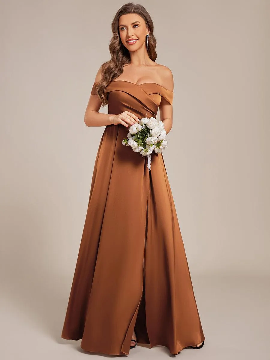 Robe de demoiselle d'honneur en satin à épaules dénudées et à lacets dans le dos