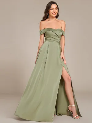 Robe de demoiselle d'honneur en satin à épaules dénudées et à lacets dans le dos