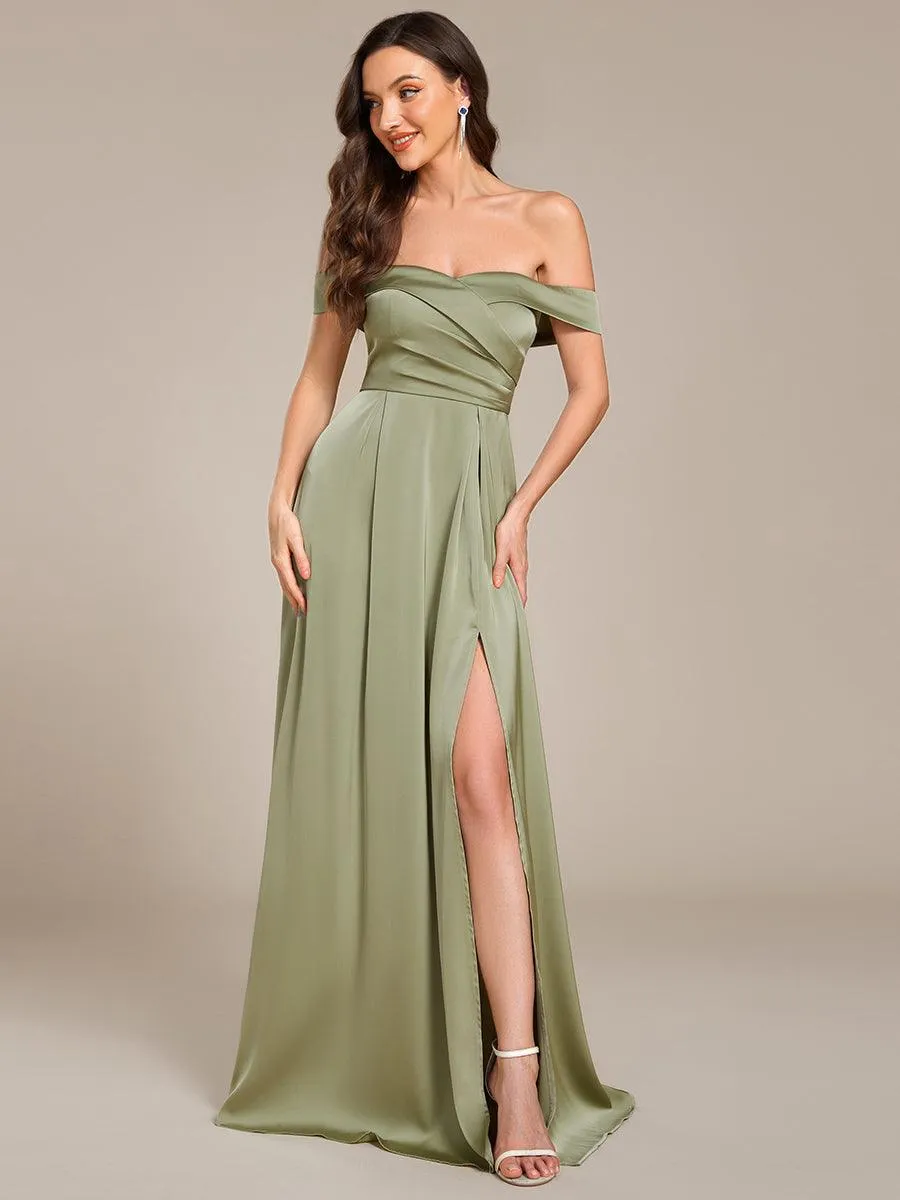Robe de demoiselle d'honneur en satin à épaules dénudées et à lacets dans le dos