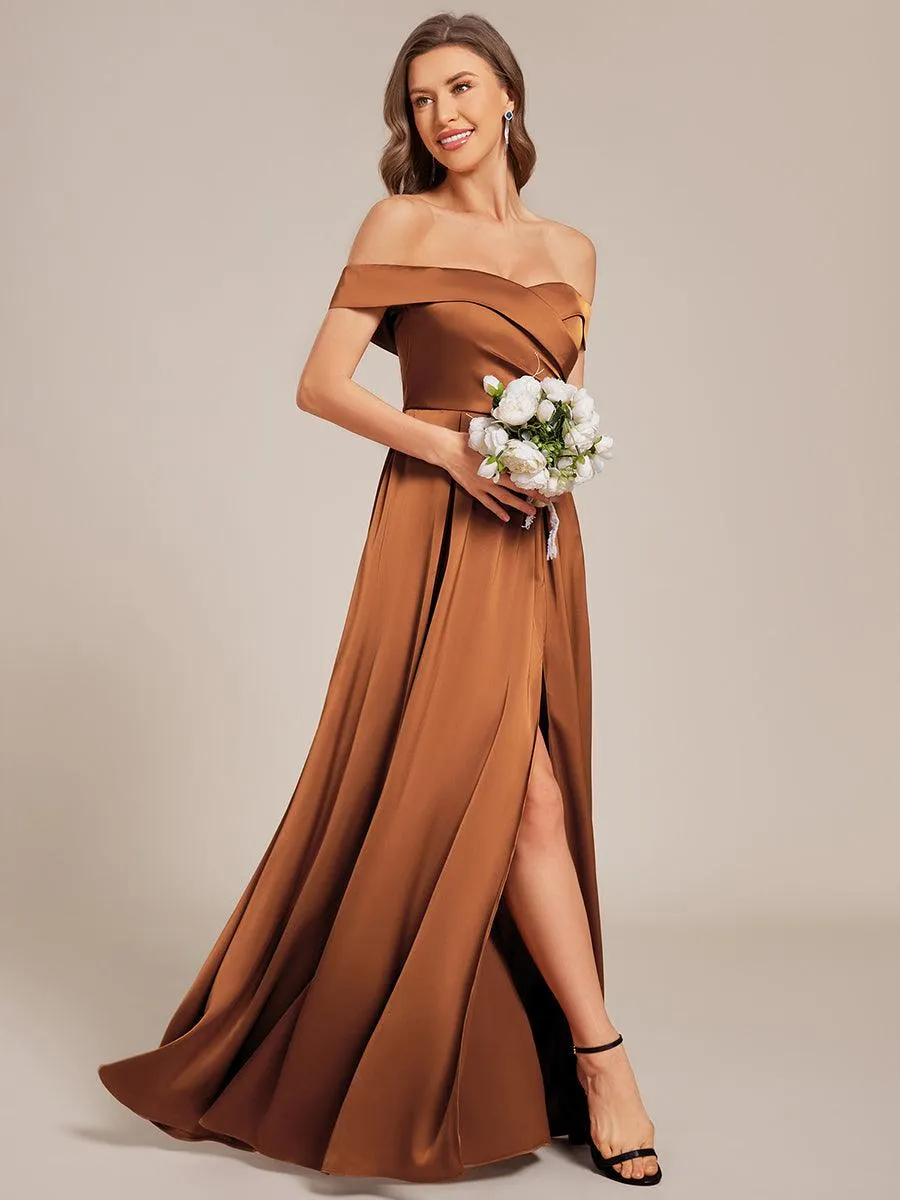 Robe de demoiselle d'honneur en satin à épaules dénudées et à lacets dans le dos