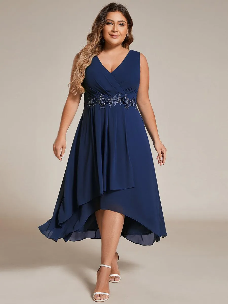 Robe d'invité de mariage haute-basse en mousseline de soie sans manches de grande taille avec applique à la taille