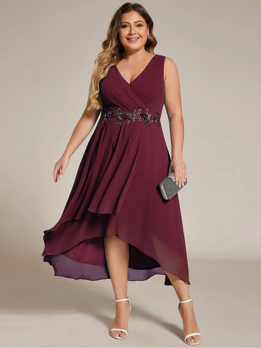 Robe d'invité de mariage haute-basse en mousseline de soie sans manches de grande taille avec applique à la taille