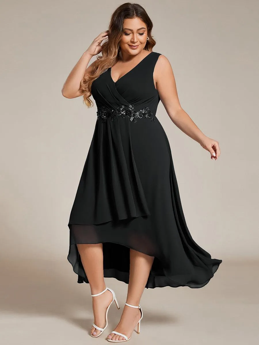 Robe d'invité de mariage haute-basse en mousseline de soie sans manches de grande taille avec applique à la taille