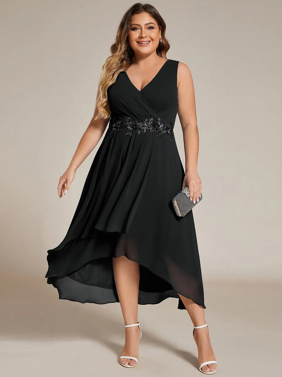 Robe d'invité de mariage haute-basse en mousseline de soie sans manches de grande taille avec applique à la taille