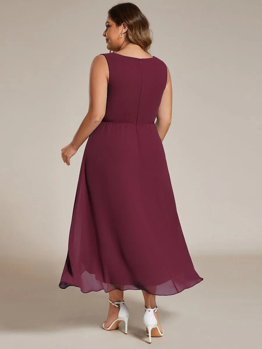 Robe d'invité de mariage haute-basse en mousseline de soie sans manches de grande taille avec applique à la taille