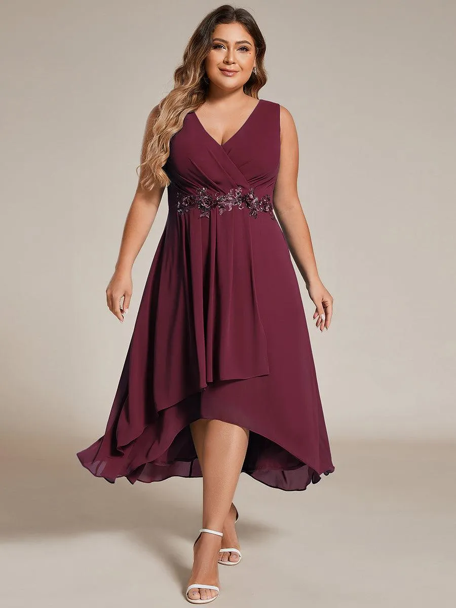 Robe d'invité de mariage haute-basse en mousseline de soie sans manches de grande taille avec applique à la taille