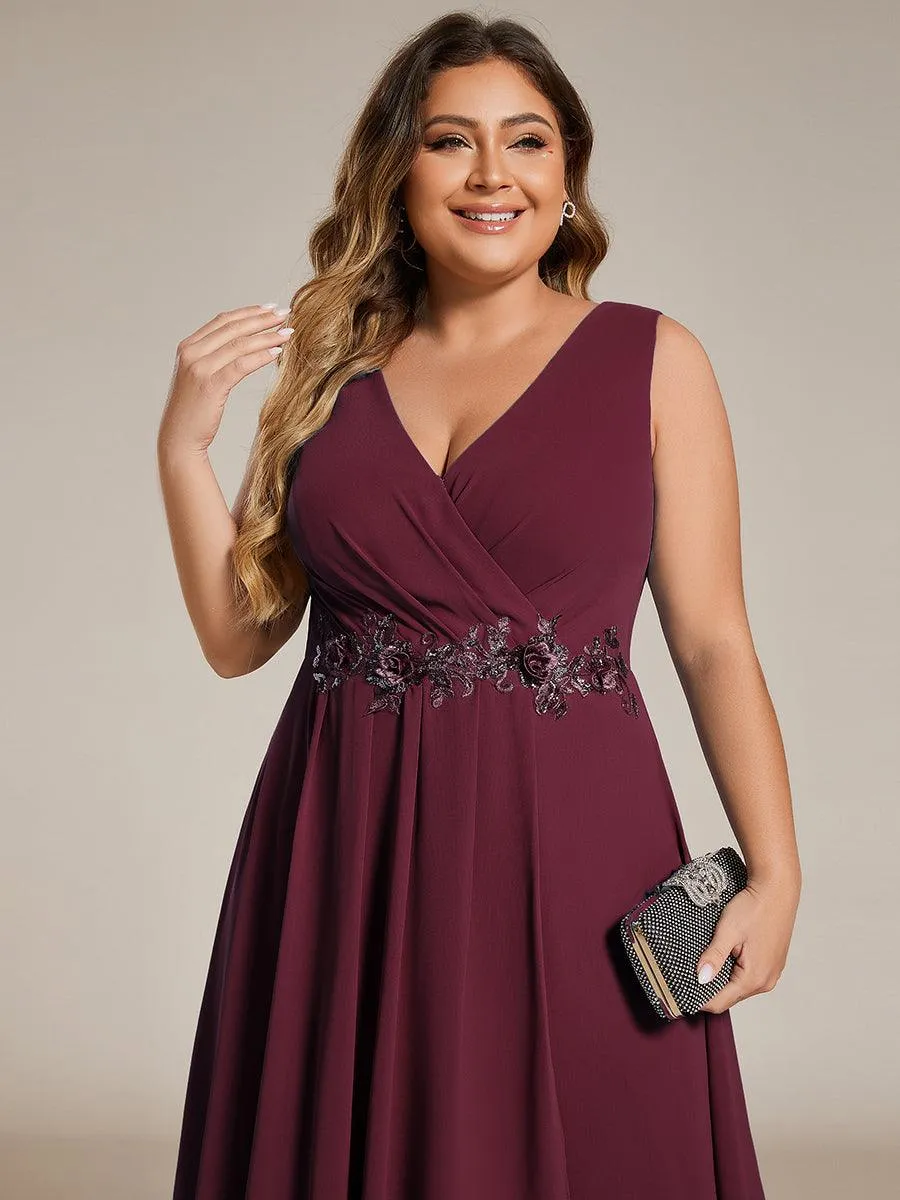 Robe d'invité de mariage haute-basse en mousseline de soie sans manches de grande taille avec applique à la taille