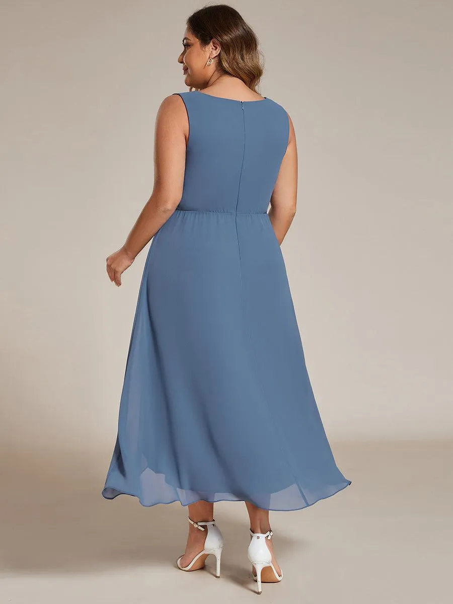 Robe d'invité de mariage haute-basse en mousseline de soie sans manches de grande taille avec applique à la taille