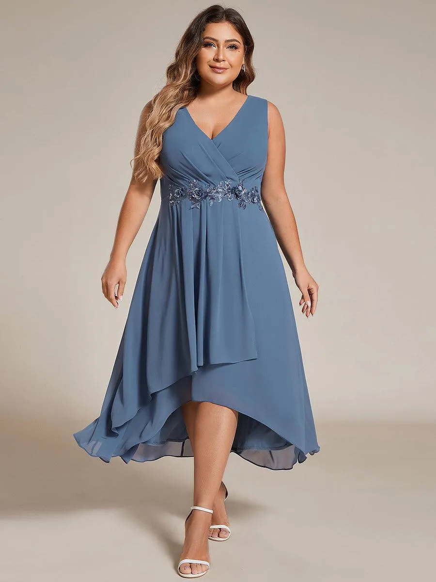 Robe d'invité de mariage haute-basse en mousseline de soie sans manches de grande taille avec applique à la taille