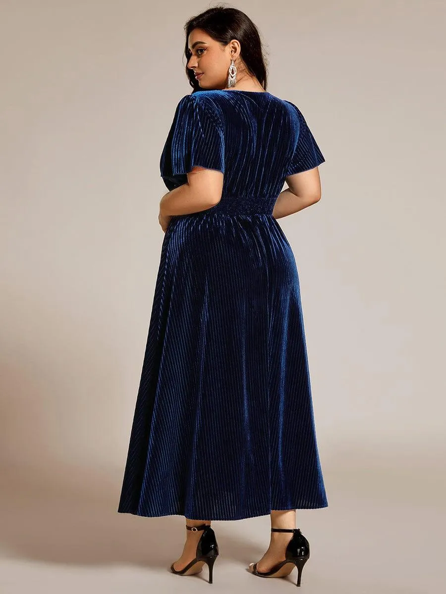 Robe d'invité de mariage mi-longue en velours d'automne à manches courtes et col en V gracieux