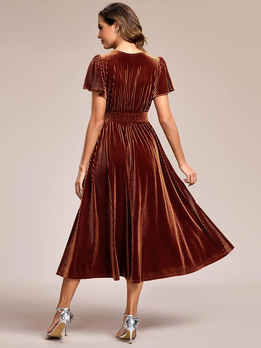 Robe d'invité de mariage mi-longue en velours d'automne à manches courtes et col en V gracieux