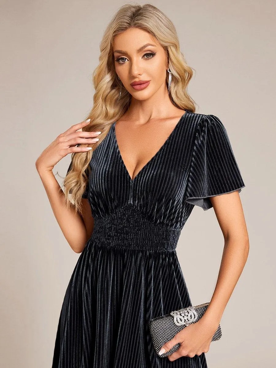 Robe d'invité de mariage mi-longue en velours d'automne à manches courtes et col en V gracieux