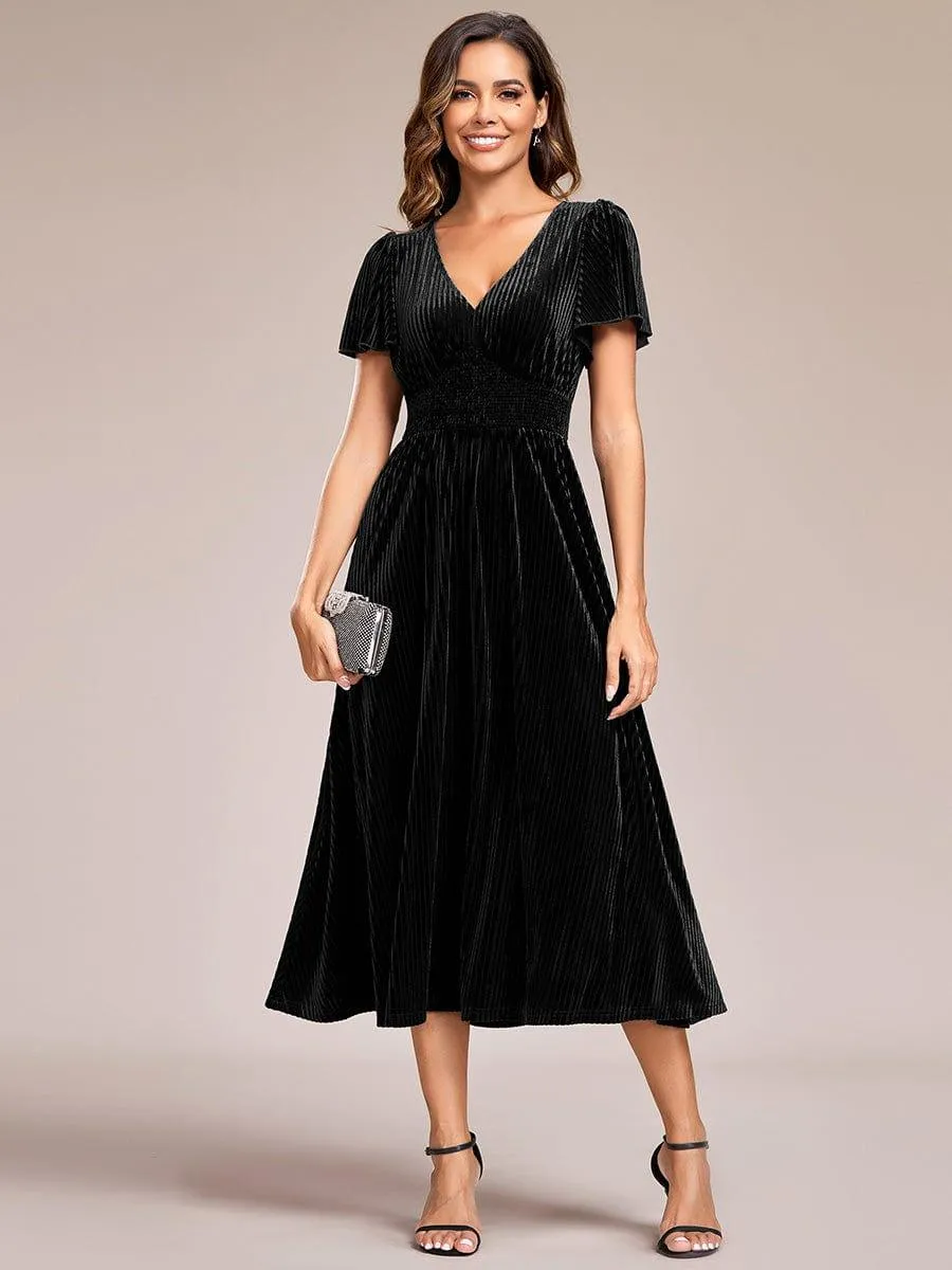Robe d'invité de mariage mi-longue en velours d'automne à manches courtes et col en V gracieux