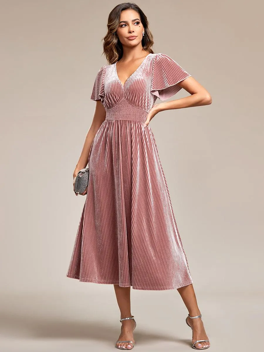 Robe d'invité de mariage mi-longue en velours d'automne à manches courtes et col en V gracieux