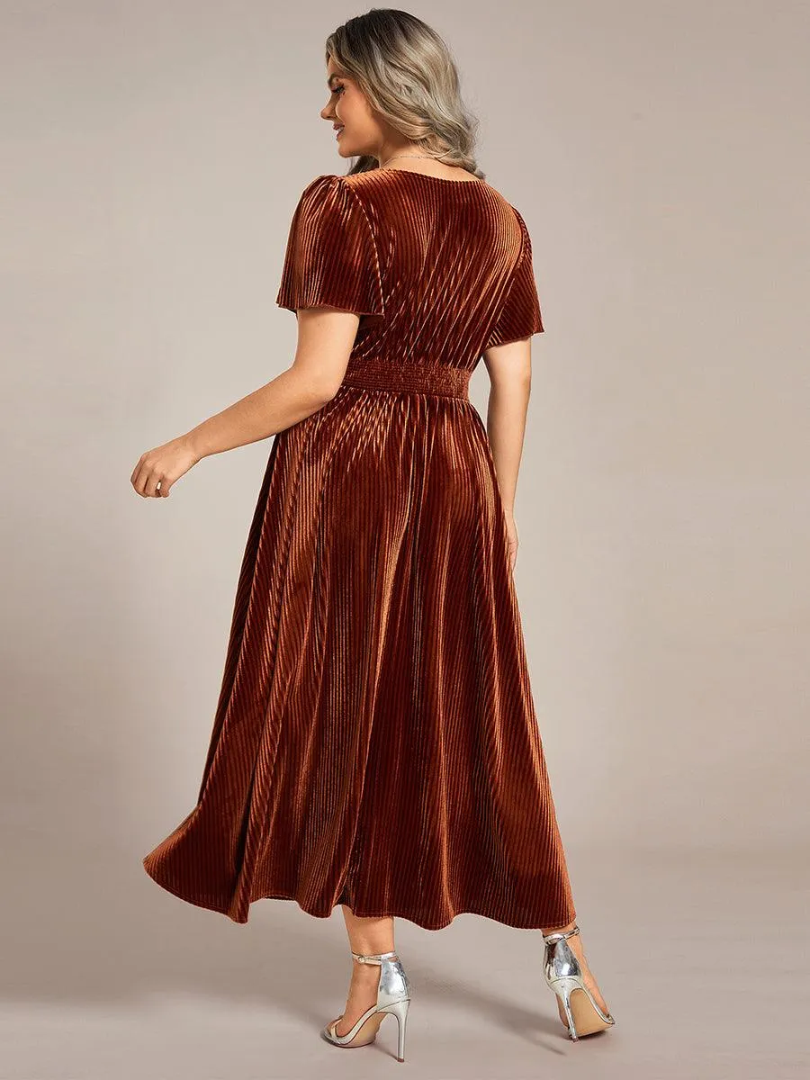 Robe d'invité de mariage mi-longue en velours d'automne à manches courtes et col en V gracieux