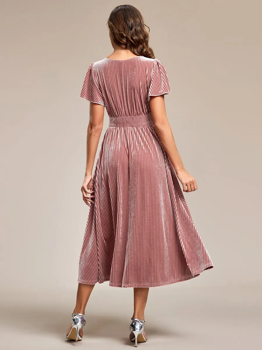 Robe d'invité de mariage mi-longue en velours d'automne à manches courtes et col en V gracieux