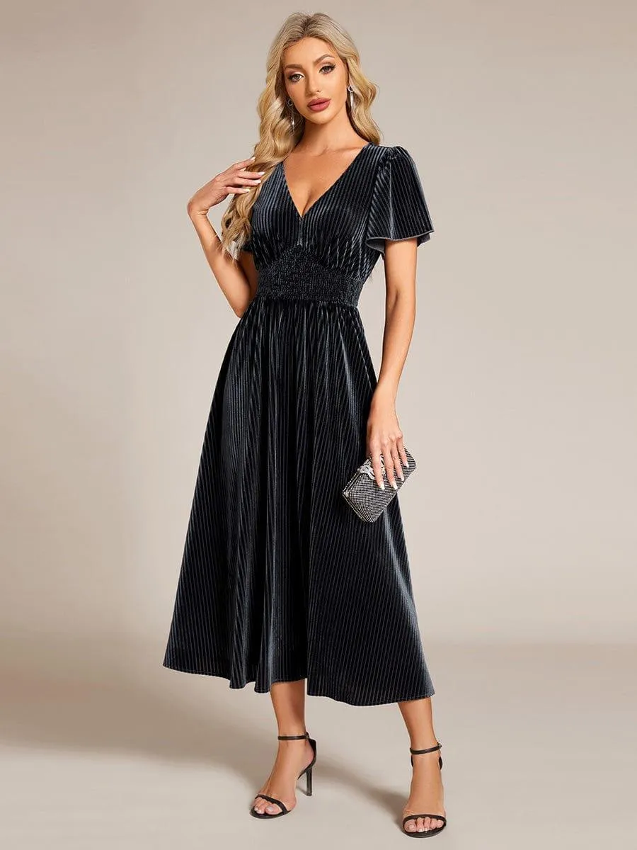 Robe d'invité de mariage mi-longue en velours d'automne à manches courtes et col en V gracieux