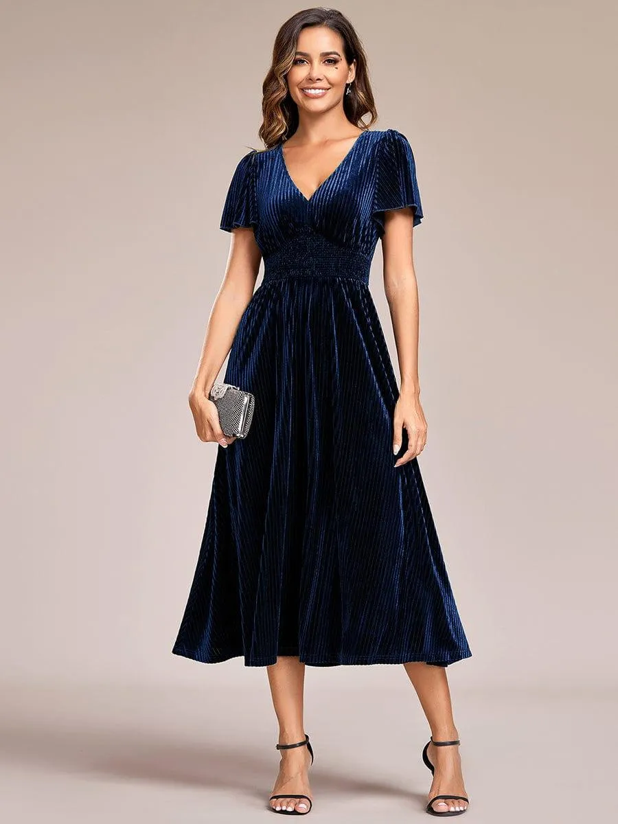 Robe d'invité de mariage mi-longue en velours d'automne à manches courtes et col en V gracieux