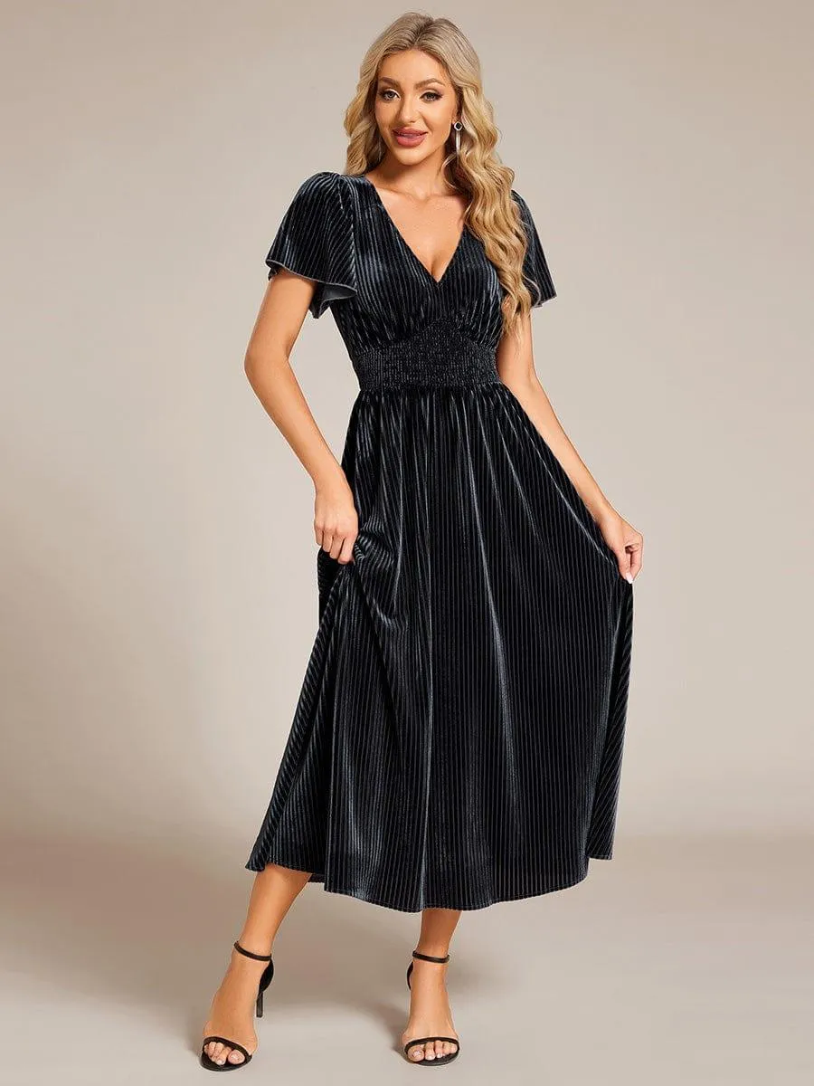 Robe d'invité de mariage mi-longue en velours d'automne à manches courtes et col en V gracieux