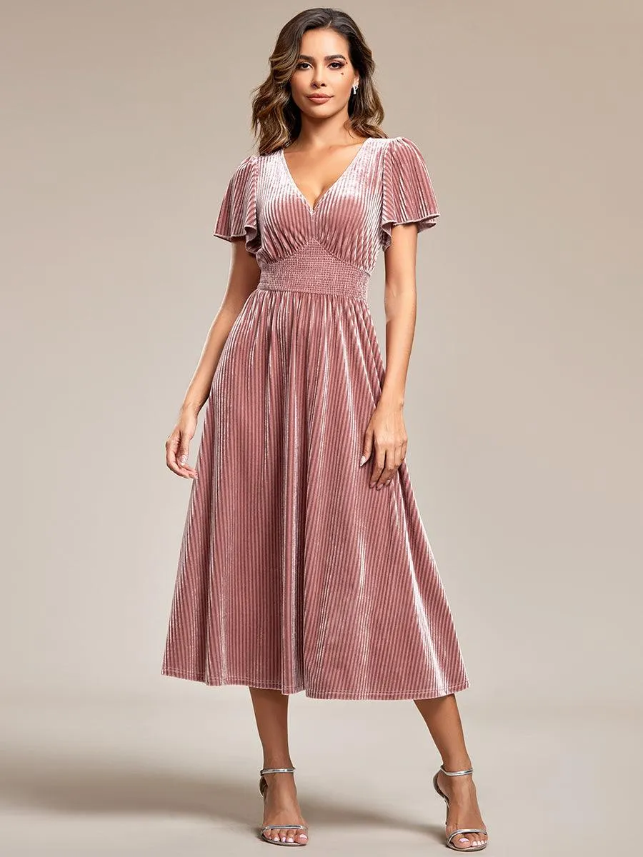 Robe d'invité de mariage mi-longue en velours d'automne à manches courtes et col en V gracieux
