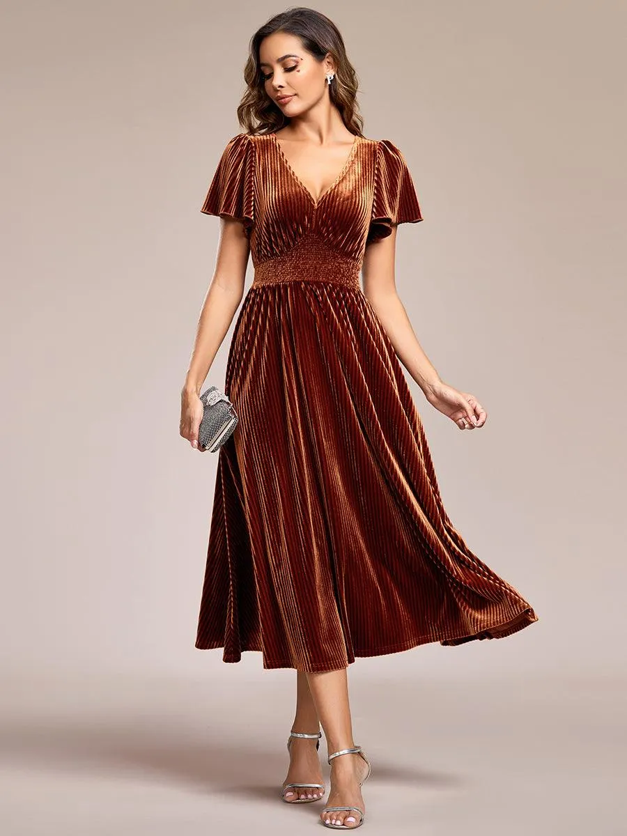 Robe d'invité de mariage mi-longue en velours d'automne à manches courtes et col en V gracieux