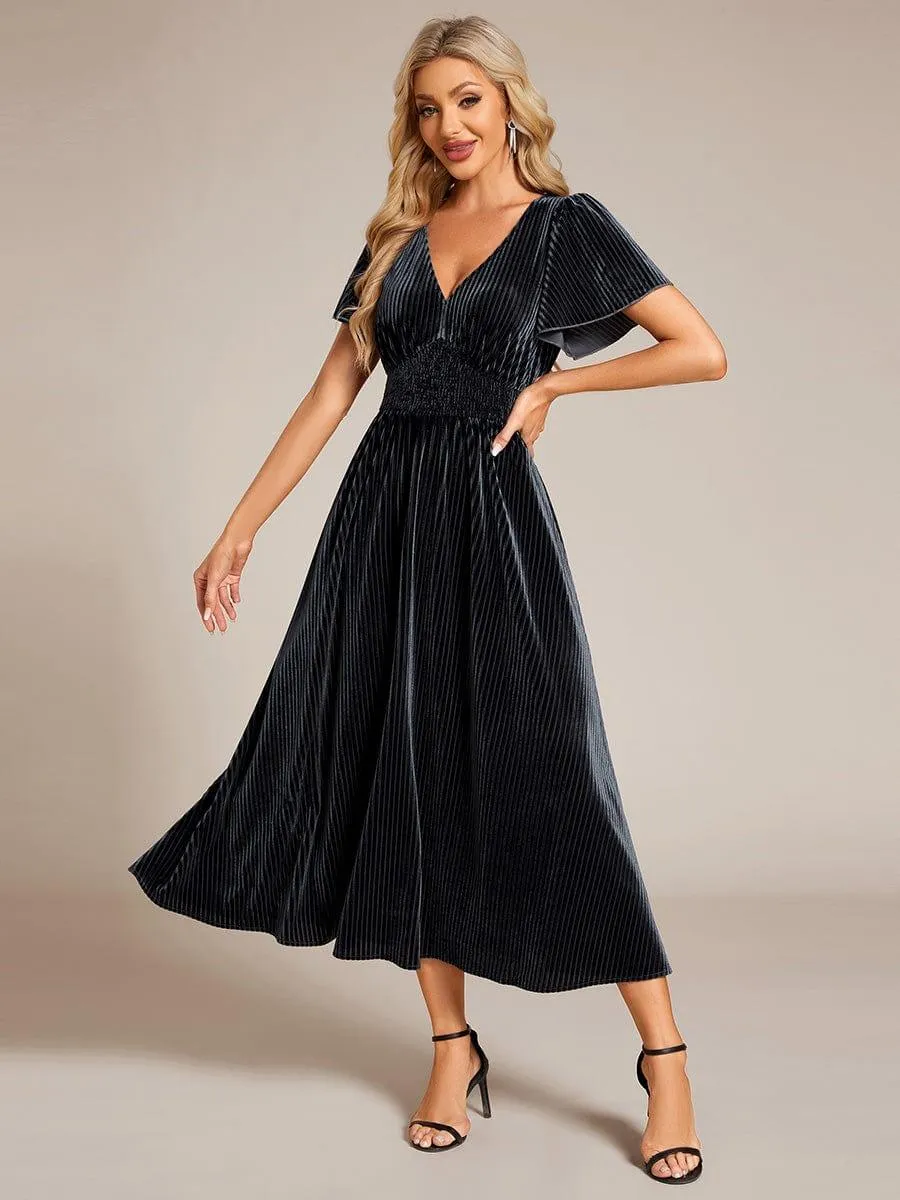 Robe d'invité de mariage mi-longue en velours d'automne à manches courtes et col en V gracieux