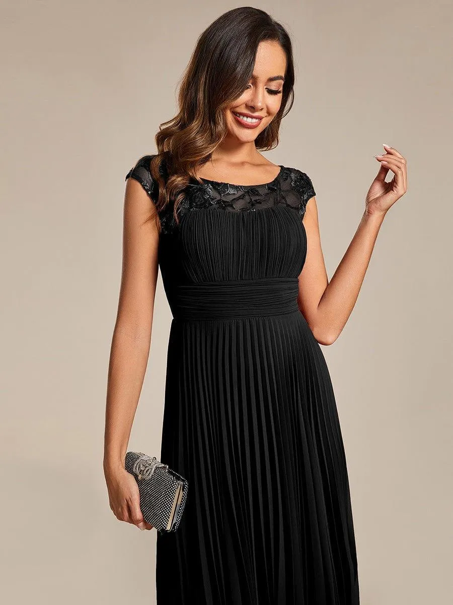 Robe d'invité de mariage trapèze en mousseline de soie à manches courtes avec plis et encolure ronde