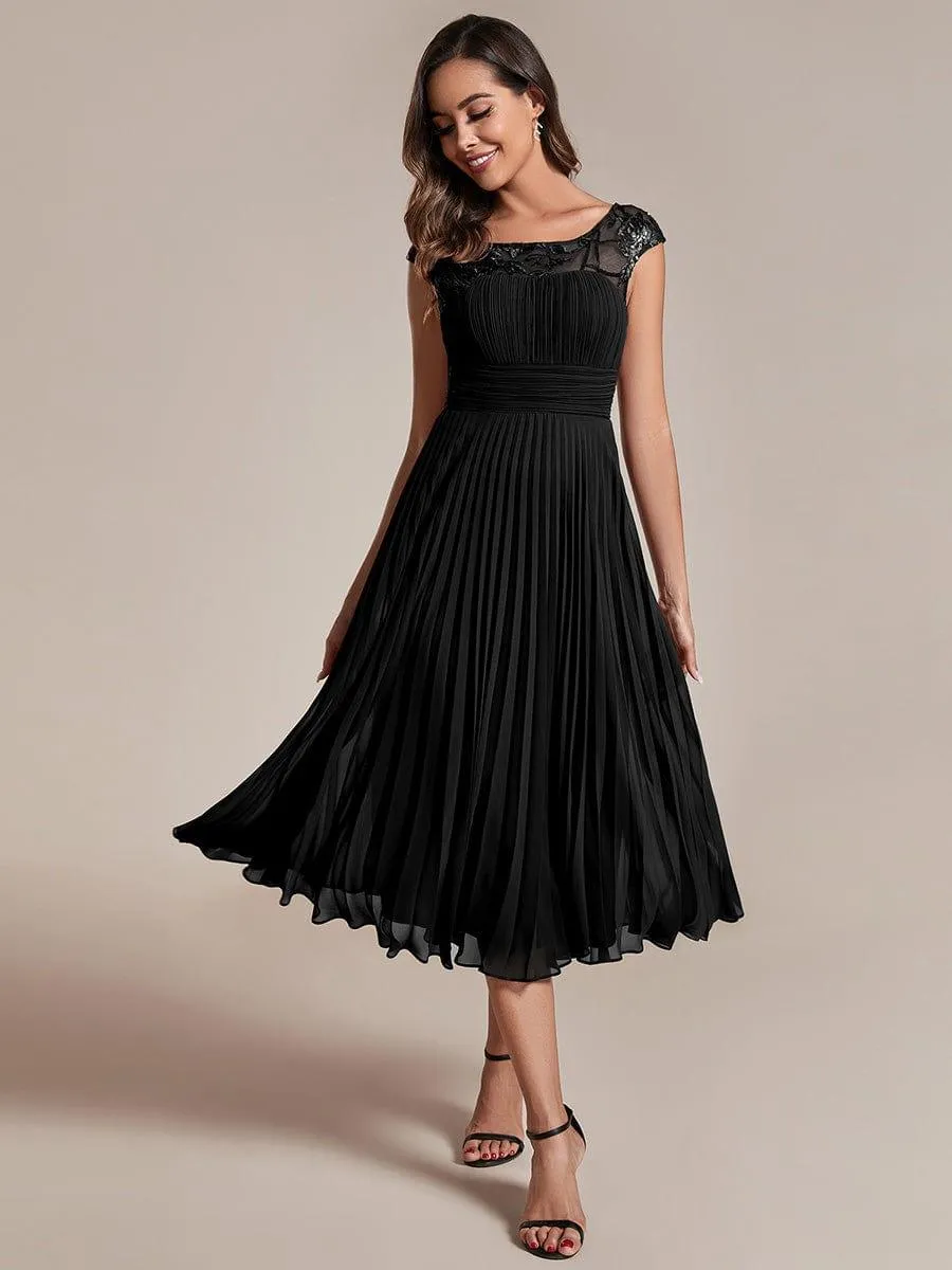 Robe d'invité de mariage trapèze en mousseline de soie à manches courtes avec plis et encolure ronde