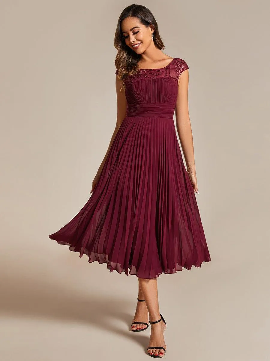 Robe d'invité de mariage trapèze en mousseline de soie à manches courtes avec plis et encolure ronde