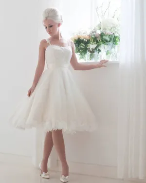 Sexy Spaghetti Straps Short Lace Wedding Dresses Appliques Tulle A-line Bridal Gowns with Bow