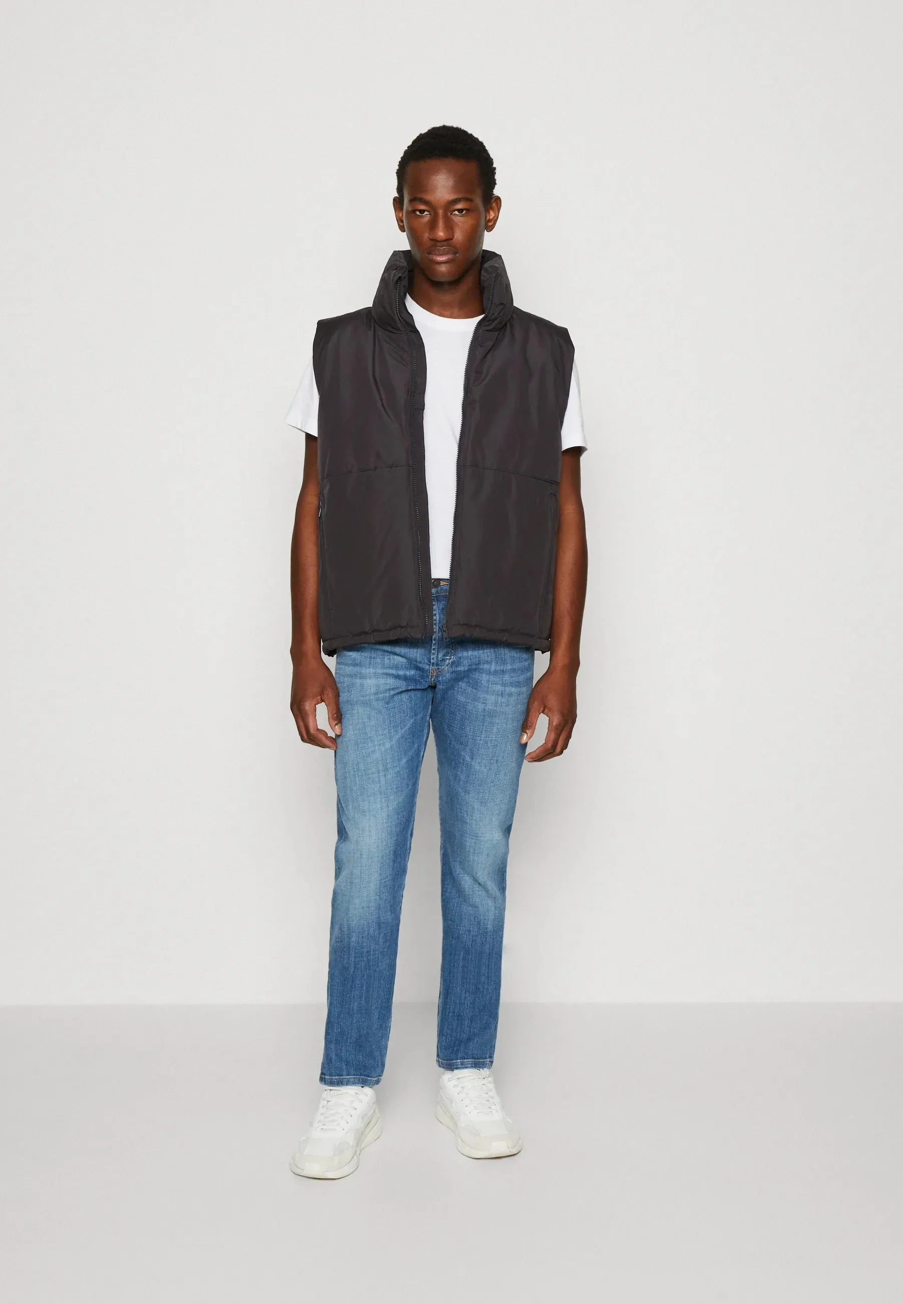 Slim Fit Stretch Denim Jeans with Button Fly – Daniel