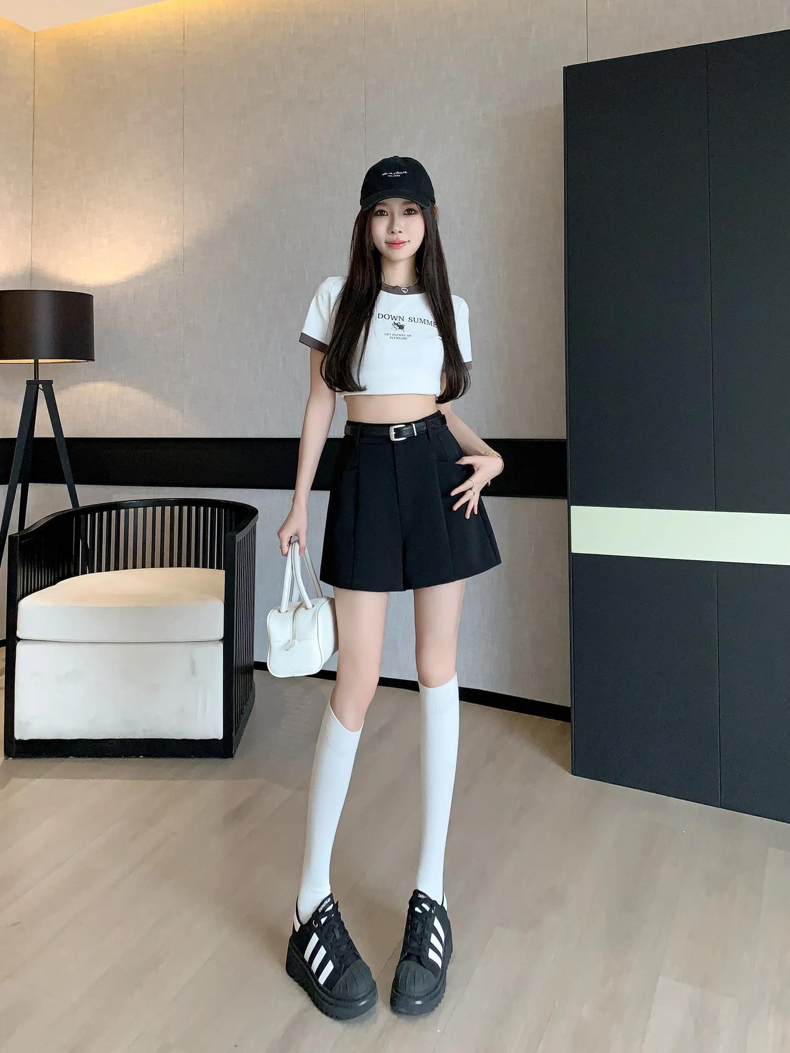 Stylish Women's Belted-Waisted Wide Leg Chino Shorts
