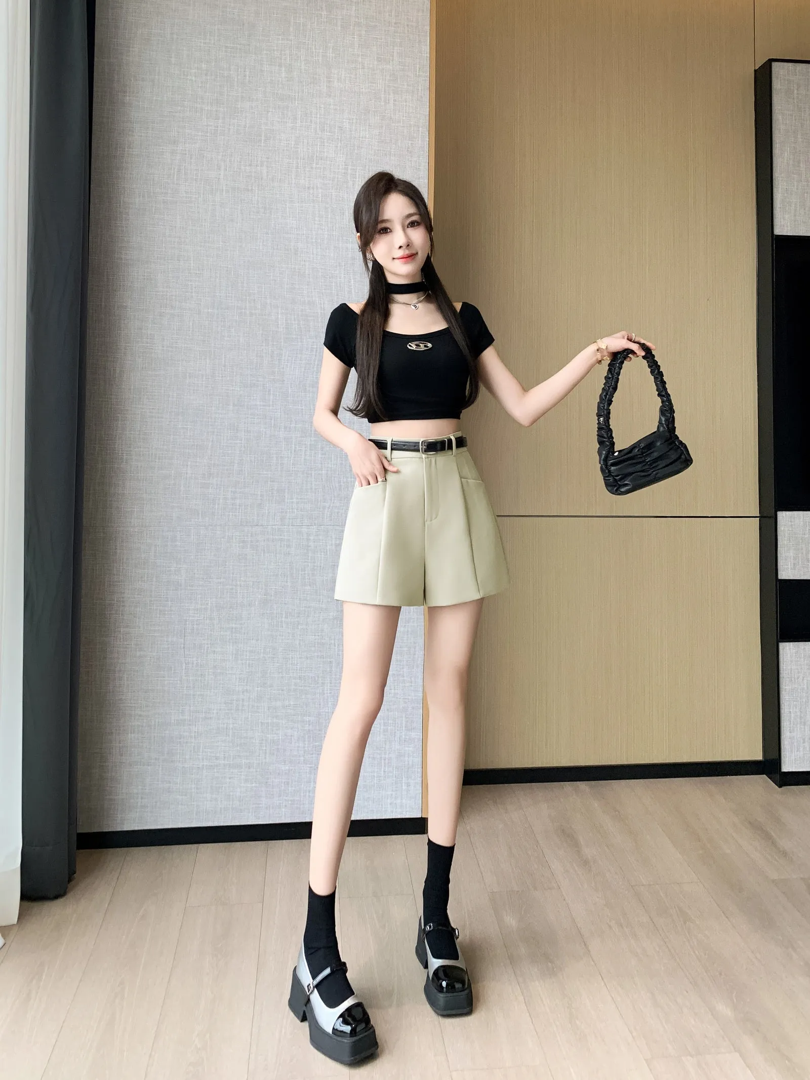 Stylish Women's Belted-Waisted Wide Leg Chino Shorts