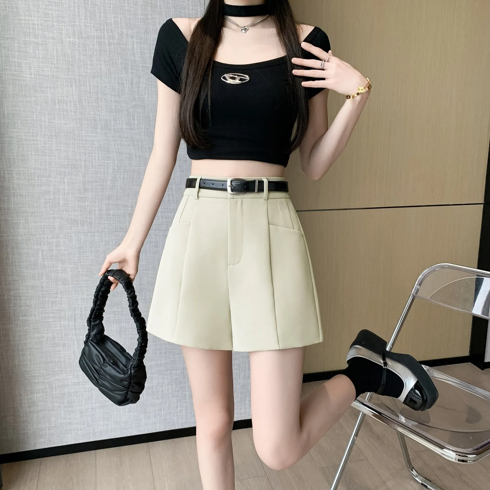 Stylish Women's Belted-Waisted Wide Leg Chino Shorts