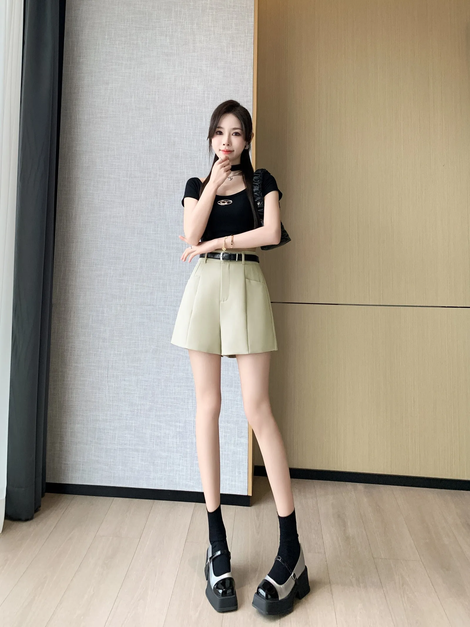 Stylish Women's Belted-Waisted Wide Leg Chino Shorts