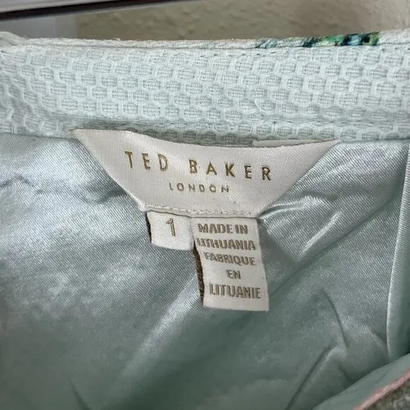 Ted Baker Denyse Distinguishing Rose Shorts Size 1 US 4 Satin Lined Pockets