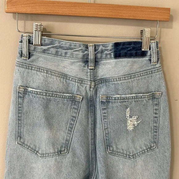 The Kript Loose Jeans Womens S Med Wash Distressed Denim Cotton High Rise Sz XS
