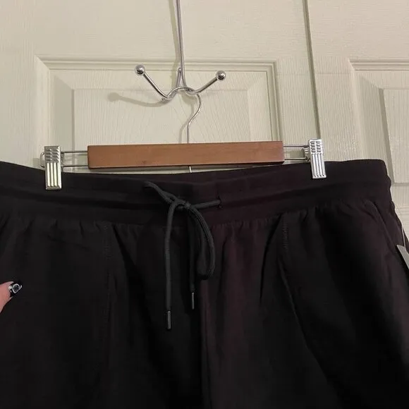 Torrid Womens NWT Black Mid Rise Everyday Fleece Patch Pocket Shorts Size 2X